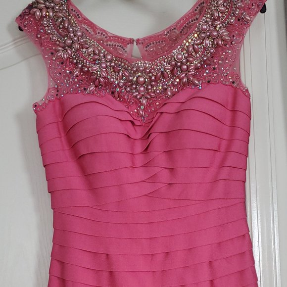 Jovani Dresses Neckline Sequin Iridescent Beaded Cocktail Dress